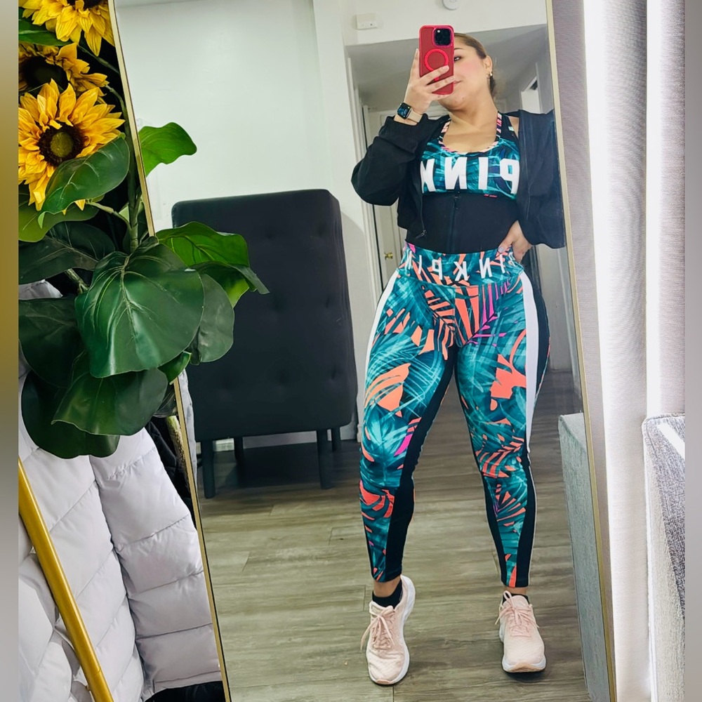 PINK Victoria’s Secret Vibrant Tropical Print Leggings and sport bra 🤍